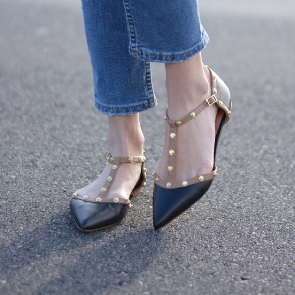 Halogen Olson Studded T Strap Flat Black & Gold - Picture 1 of 8